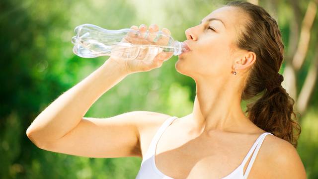 Kako piti više vode: Jednostavni načini da to postane dio rutine