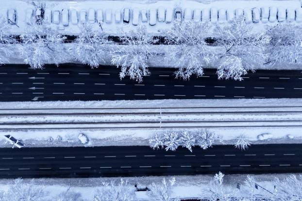 Pogled iz zraka na Sarajevo u potpunosti prekriveno snijegom