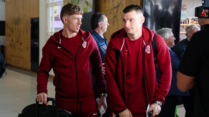 Nasmiješeni 'vatreni' na letu za SAD! Pogledajte fotke iz av