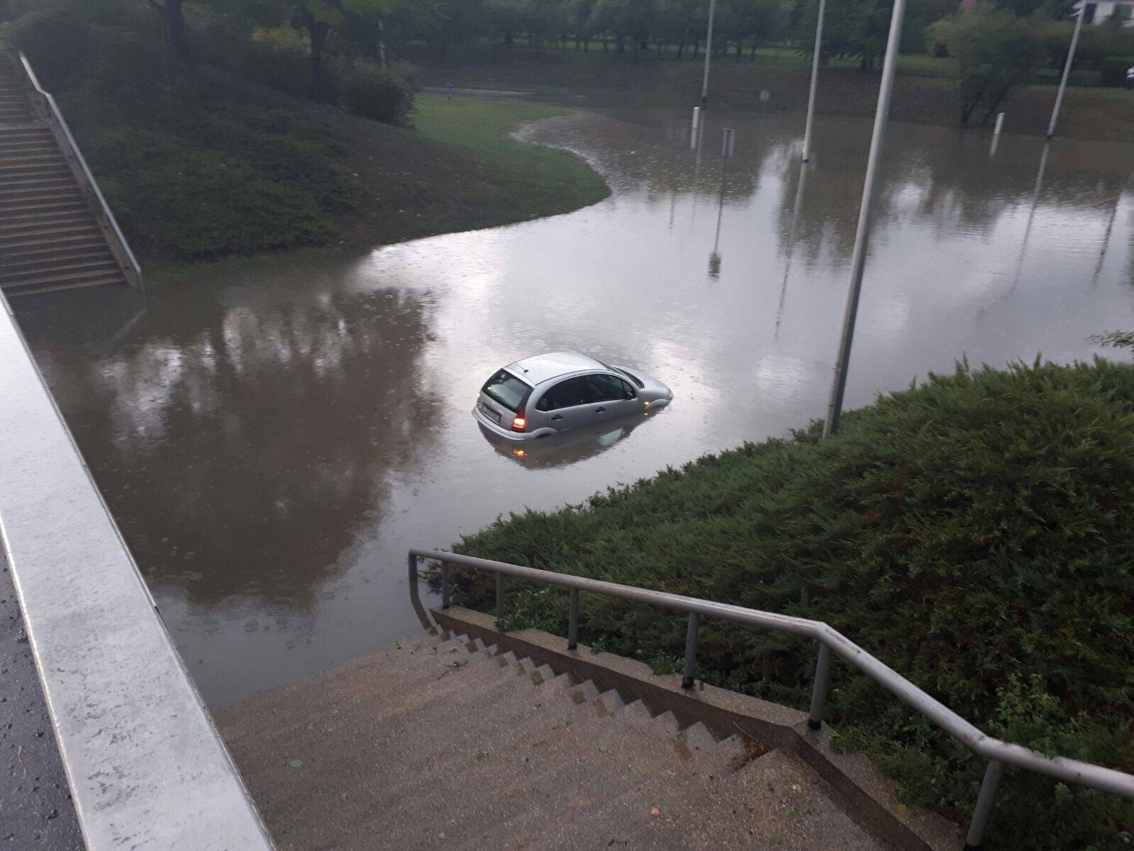 Ulice i podvožnjaci pod vodom: Zagreb pogodilo jako nevrijeme