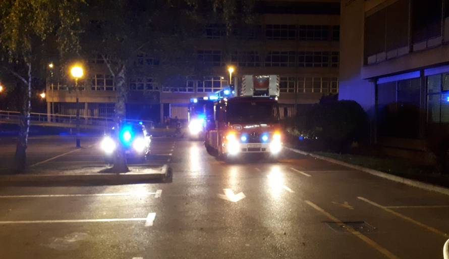 Požar na Filozofskom: Planula stolna lampa i zahvatila knjige