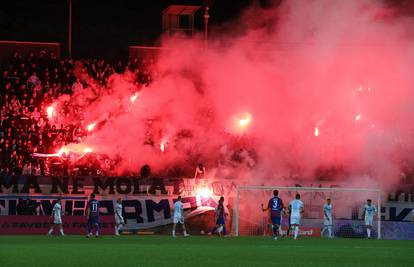 Nove kazne u HNL-u: Torcida je oštetila 54 sjedalice i led ekran, Rijeka masno plaća 'ubij tovara'