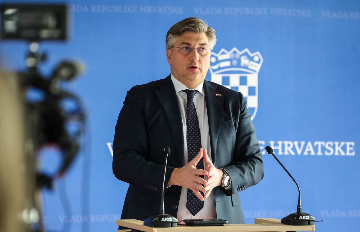Plenković o Dekaniću: 'Bitno je da Vlada donosi paket pomoći. A hajmo malo o Milanoviću'