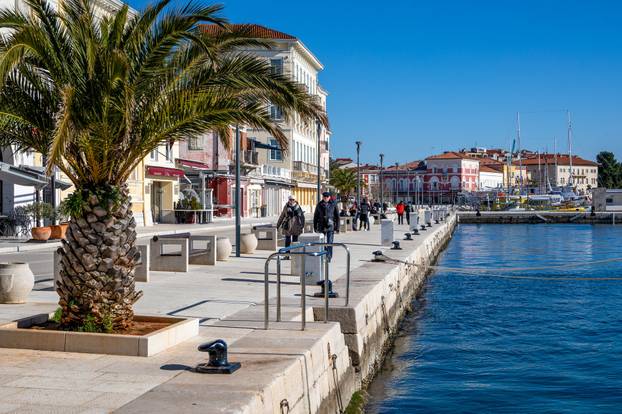 Sunčan i vjetrovit dan u Poreču