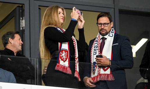 Hrvati opet 'prevarili sustav': Kupovali ulaznice za sve tribine, nadglasali Čehe  - usred Praga!