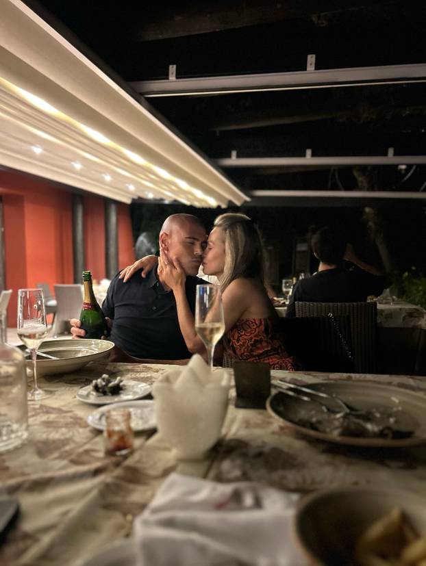 FOTO Slavni nogometaš nestao iz javnosti. Bujna Kolumbijka otkrila je kako danas izgleda