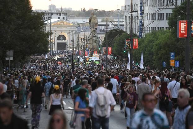 Beograd: Komemorativna šetnja povodom 10 mjeseci od pada nadstrešnice na željezničkoj stanici u Novom Sadu