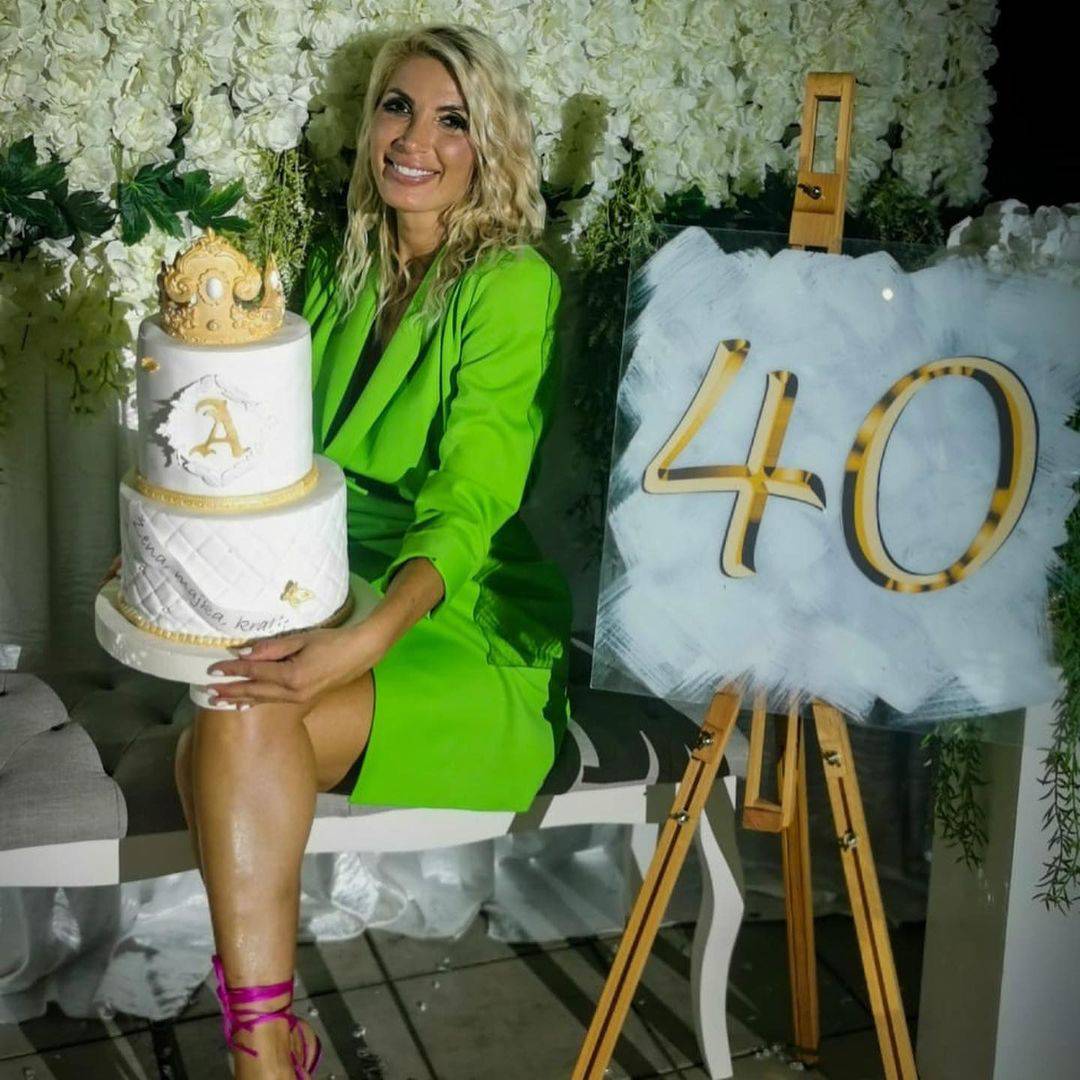 Jolina supruga Ana proslavila je svoj 40. rođendan na raskošnoj zabavi, čestitao joj i Halid Bešlić