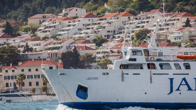 Split: Trajekt Lastovo isplovio je u 17h prema Vela Luci i Lastovu