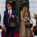 Bizaran Trump: Melania i on se 'sredili' za Halloween. Djeci je davao slatko i - nećete vjerovati