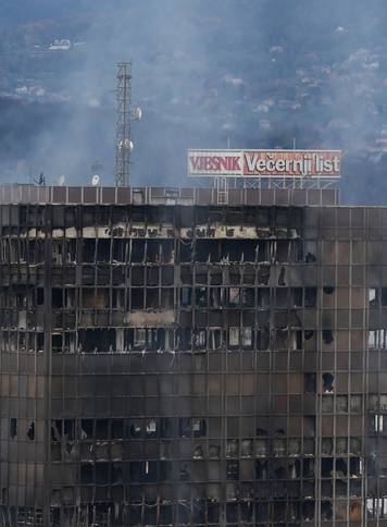 Zagreb: Pogled na izgoreni Vjesnikov neboder 