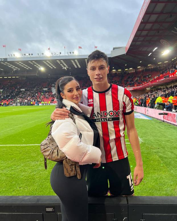 FOTO Zbog supruga je prešla na islam, a optužili su ju da zbog njene 'magije' on ne igra za BiH