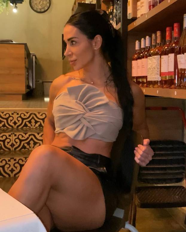 FOTO Fotkama isklesanog tijela zaludila pratitelje: Pogledajte samo te pločice...