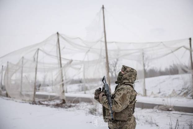 FOTO Ovako izgledaju ulice u Ukrajini: 'Jedino ispod mreže možemo doći do trgovine'