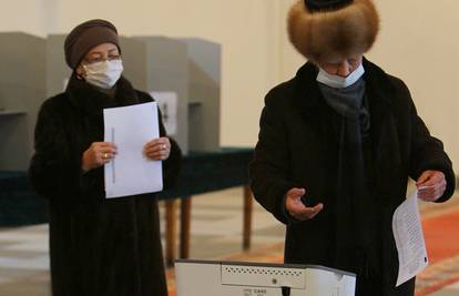 Kirgistan na prijevremenim izborima bira predsjednika