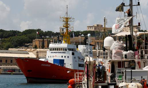 Francuska vlada ne želi brod s migrantima primiti u Marseille