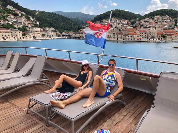 FOTO 'Vatreni' nosi njenu fotku na svakoj utakmici. Prohodali su kao tinejdžeri i isti dan slave