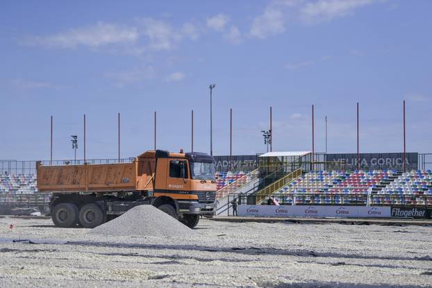 Velika Gorica: Radovi na promjeni travnjaka na stadionu Gorica 