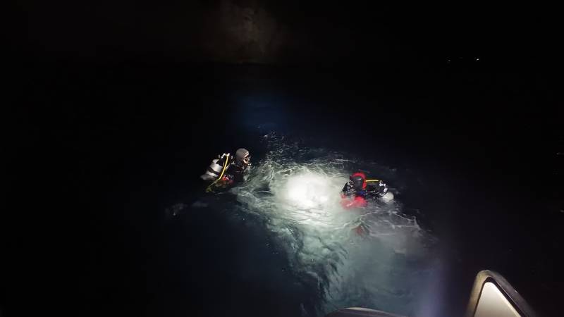 'Policajac iz Senja skočio je u hladno more. Zaronio je na 16 m. Nije mogao otvoriti vrata'