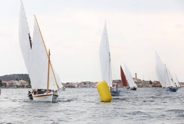 FOTO Čuvari stoljetne tradicije: Drveni brodovi utrkivali se na 'Regati za dušu i tilo' u Betini