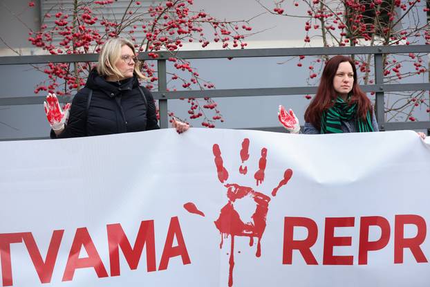 Zagreb: Mirna akcija solidarnosti sa svim žrtvama represivnog sustava u Srbiji ispred srpske ambasade