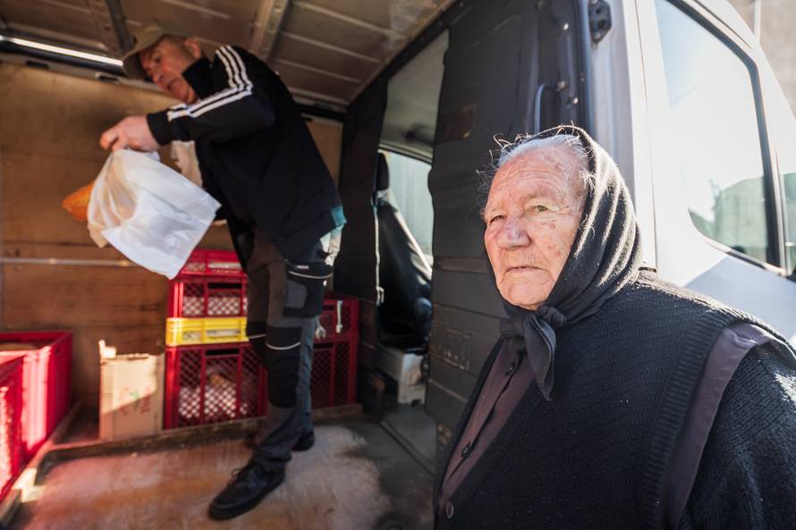 Katuni Kreševo: Reportaža o dostavi kruha u malenim zaselcima Dalmatinske zagore