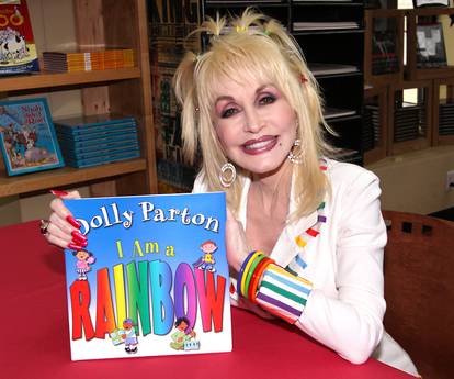 Nashville: Dolly Parton potpisivala svoju novu knjigu  "I Am a Rainbow"