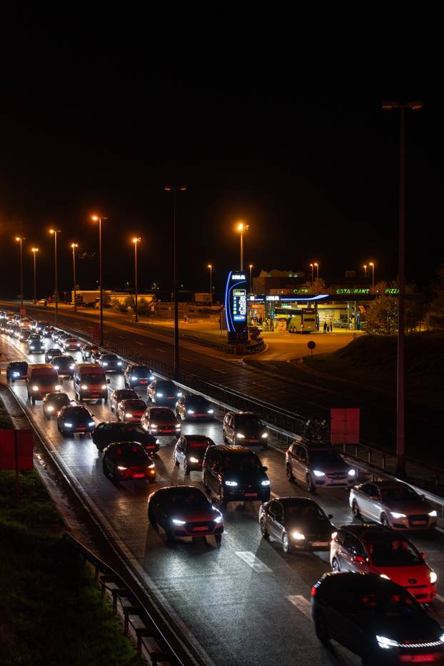 Brinje: Velika kolona vozila ispred tunela na autocesti A1 
