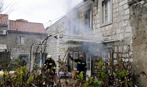 Dubrovnik: Susjedi izvukli muškarca iz zapaljene kuće