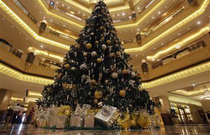 Bor u Abu Dhabiju okitili su ukrasima od 11,5 mil. dolara