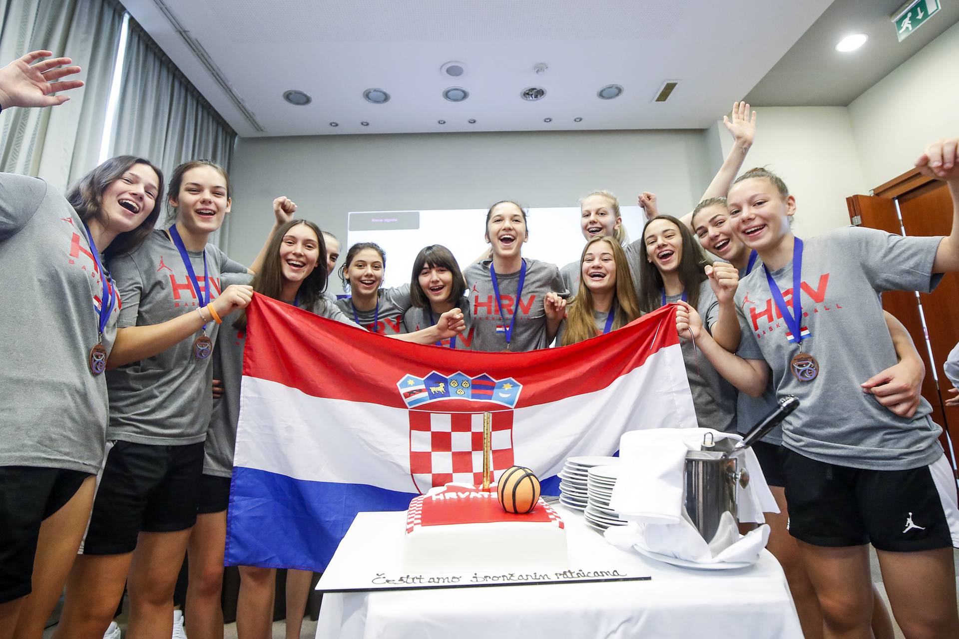 Zagreb: Doček i konferencija za medije brončane U16 ženske košarkaške reprezentacije Hrvatske 