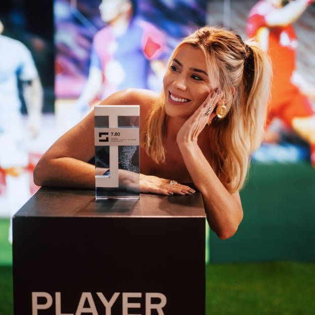 FOTO Fatalna plavuša tečno govori čak četiri jezika, a prije novinarstva bila je konobarica