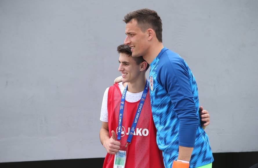 Prijateljska utakmica Hrvatske nogometne reprezentacije i NK OmiÅ¡ povodom 100 godina istoimenog kluba