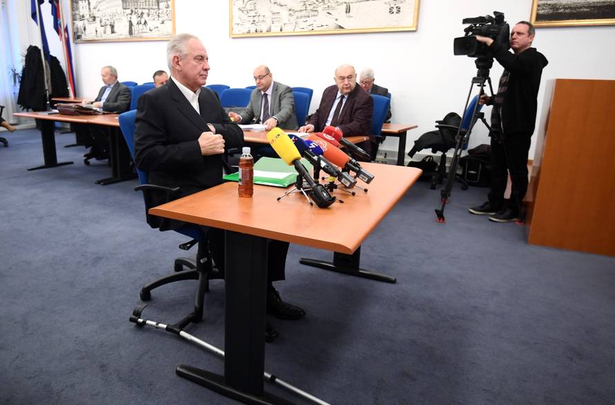 Ivo Sanader okrivio HDZ pa se ispričao da ga previše bole leđa