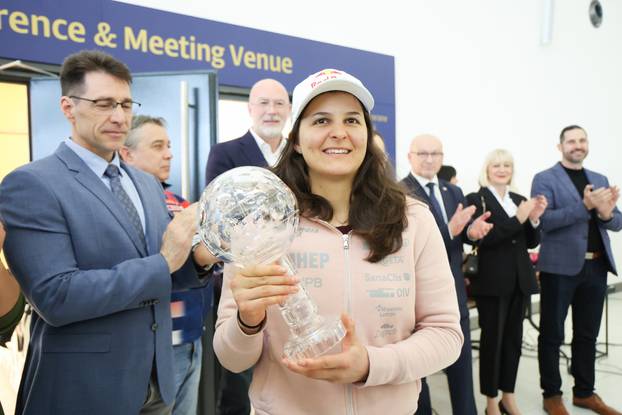 Dolazak Zrinke Ljutić iz SAD-a nakon osvajanja Malog kristalnog globusa