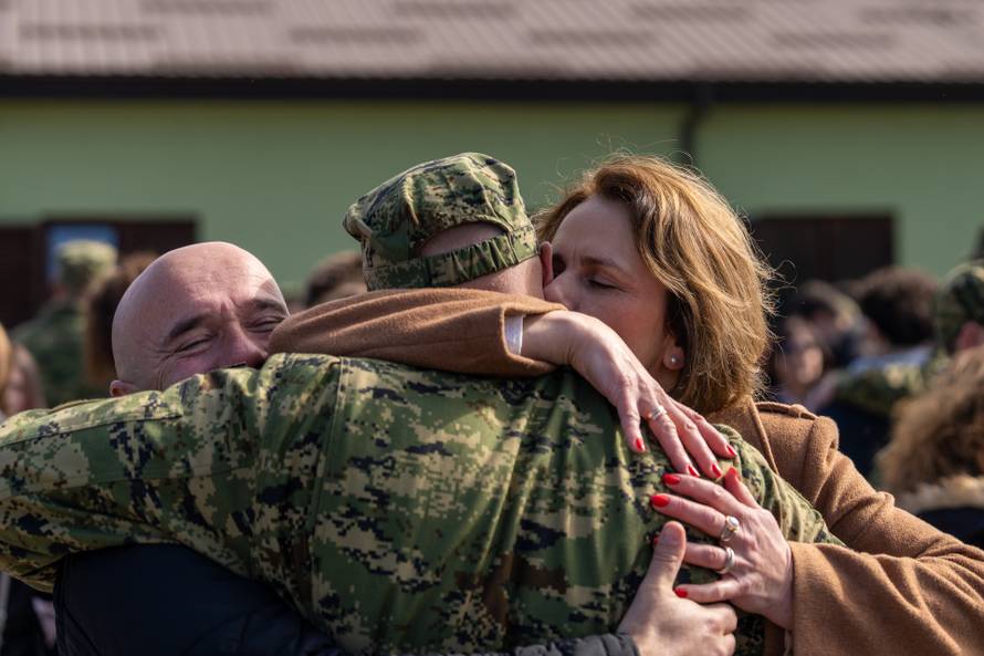 Svečana prisega ročnika na temeljnom vojnom osposobljavanju u Slunju