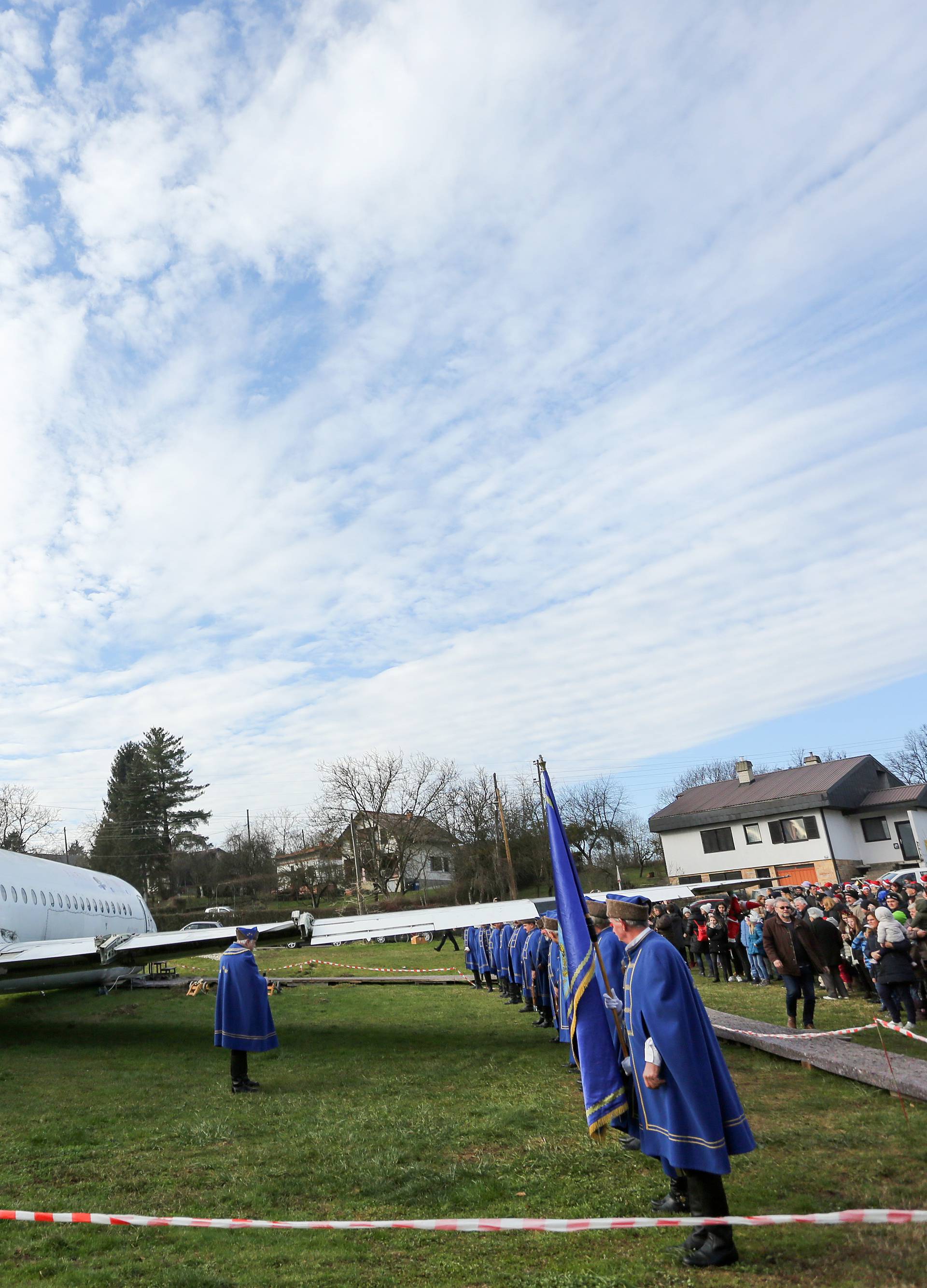 Doček u party avionu: Uz ples i vatromet  'uletjeli' su u Novu...