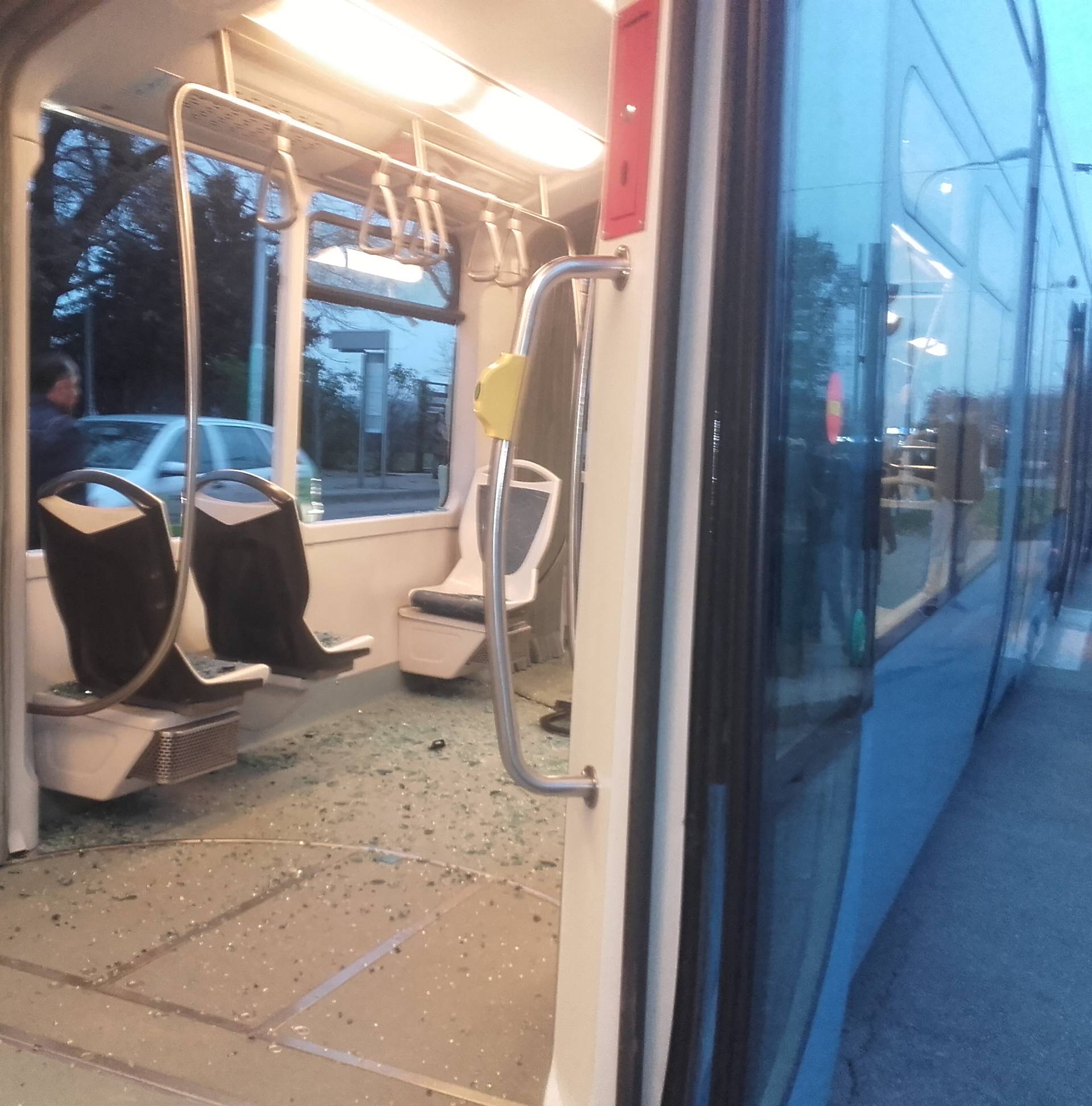 Nesreća na Maksimirskoj cesti, tramvajski promet u prekidu