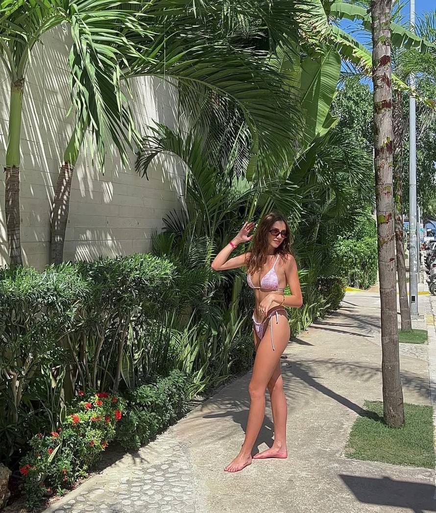 Meksička influencerica (17) se  posvađala s djevojkom bivšeg partnera. Izvukla je veliki nož