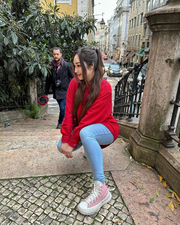 FOTO 'Imam toliko velike grudi da me svi mrze. Nisu umjetne!'