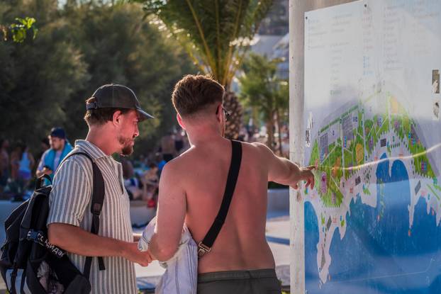 Split: Ljetni ugođaj na novouređenoj plaži Žnjan