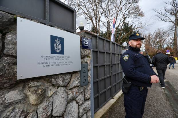 Zagreb: Mirna akcija solidarnosti sa svim žrtvama represivnog sustava u Srbiji ispred srpske ambasade