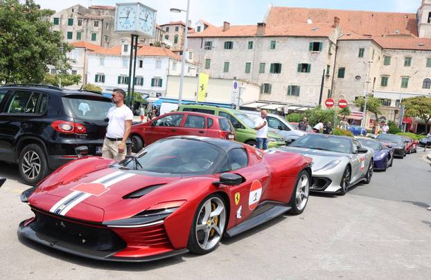 Šibenik: Turneja Ferrari Cavalcade 2026. s više od 120 Ferrarija na šibenskoj rivi