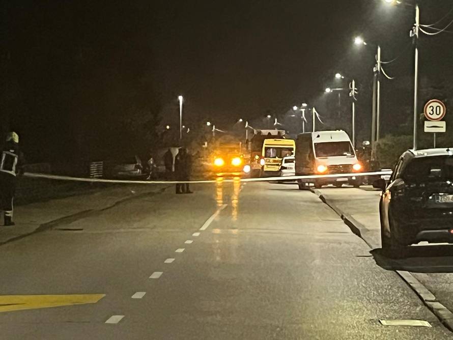 FOTO Policija blokirala ulicu u Velikoj Gorici: 'Specijalci stoje ispred kuće, tu je i Hitna pomoć'