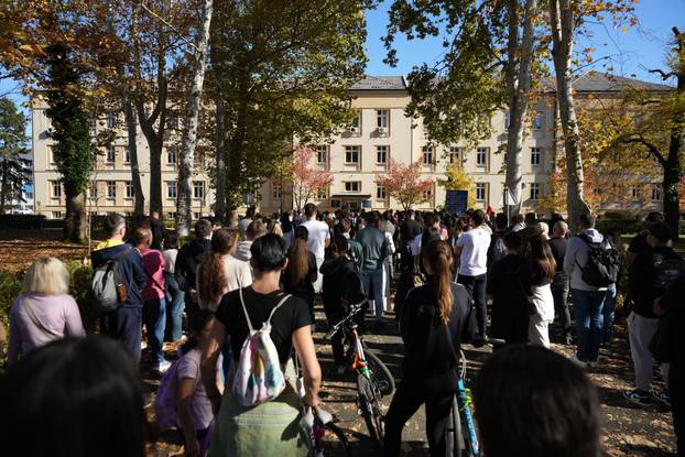 Banja Luka: Građani i studenti odali su počast žrtvama pada nadstrešnice u Novom Sadu