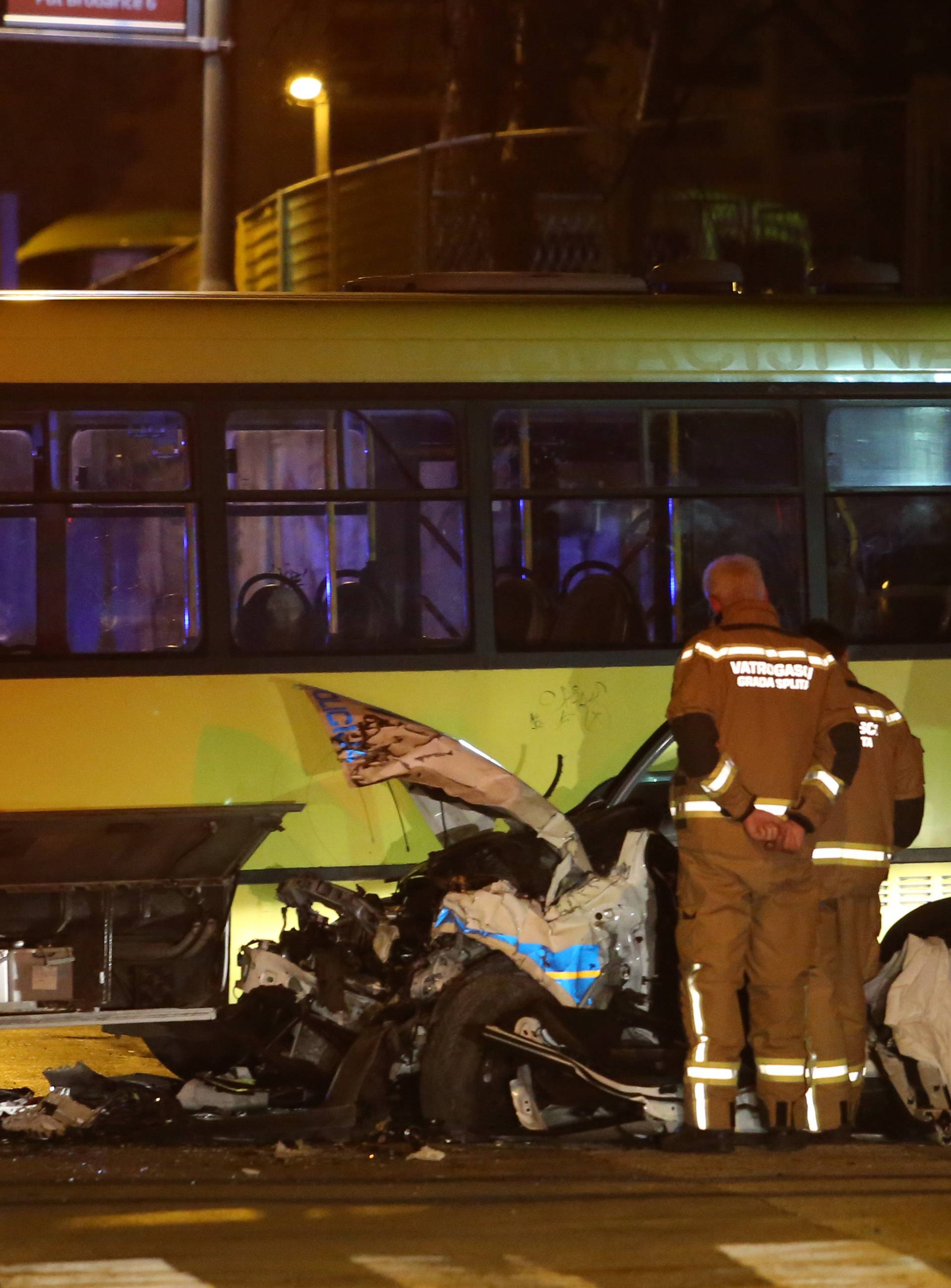 Policijskim autom se zabili u autobus, dvojica su ozlijeđena