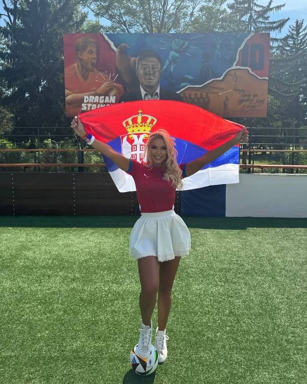 FOTO Obožava Vučića i Putina. Srpska političarka: Ružni bi da se politikom bave samo gabori!'