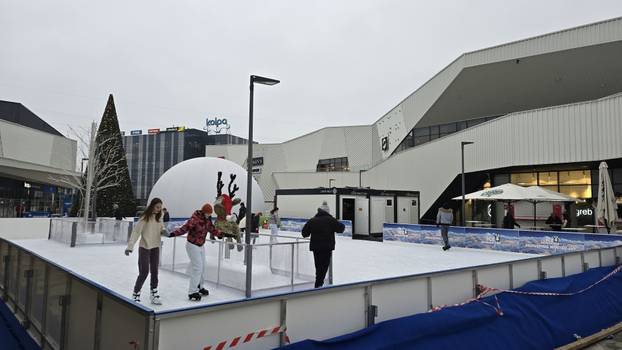 FOTO Pogledajte kako izgledaju adventska klizališta u Hrvatskoj