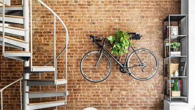 Na balkonski ili zid spavaće ili dnevne sobe 'parkirajte' bicikl