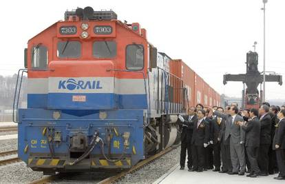 Vlak povezao dvije Koreje prvi put nakon 1953. god.